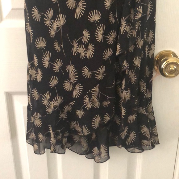 The Limited sz 8 Black ruffled dress - Picture 3 of 4